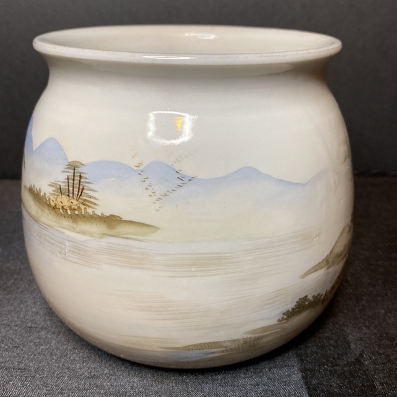 Vintage Pottery with Asian Scenery - Picture 4 of 7